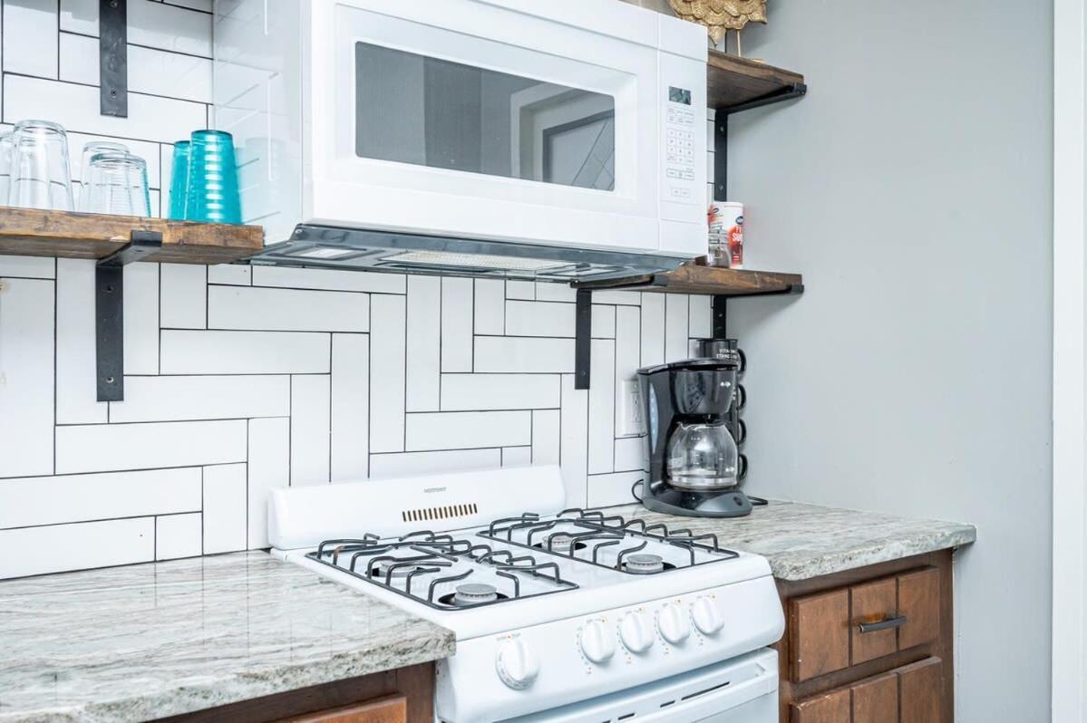 Downtown! King Bed! Paid Onsite Parking! Lm2102