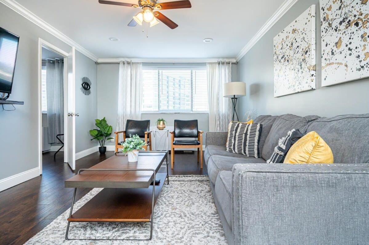 Appartement Downtown! King Bed! Paid Onsite Parking! Lm2102 *